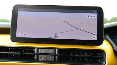 Jeep Avenger Summit – sat-nav infotainment display